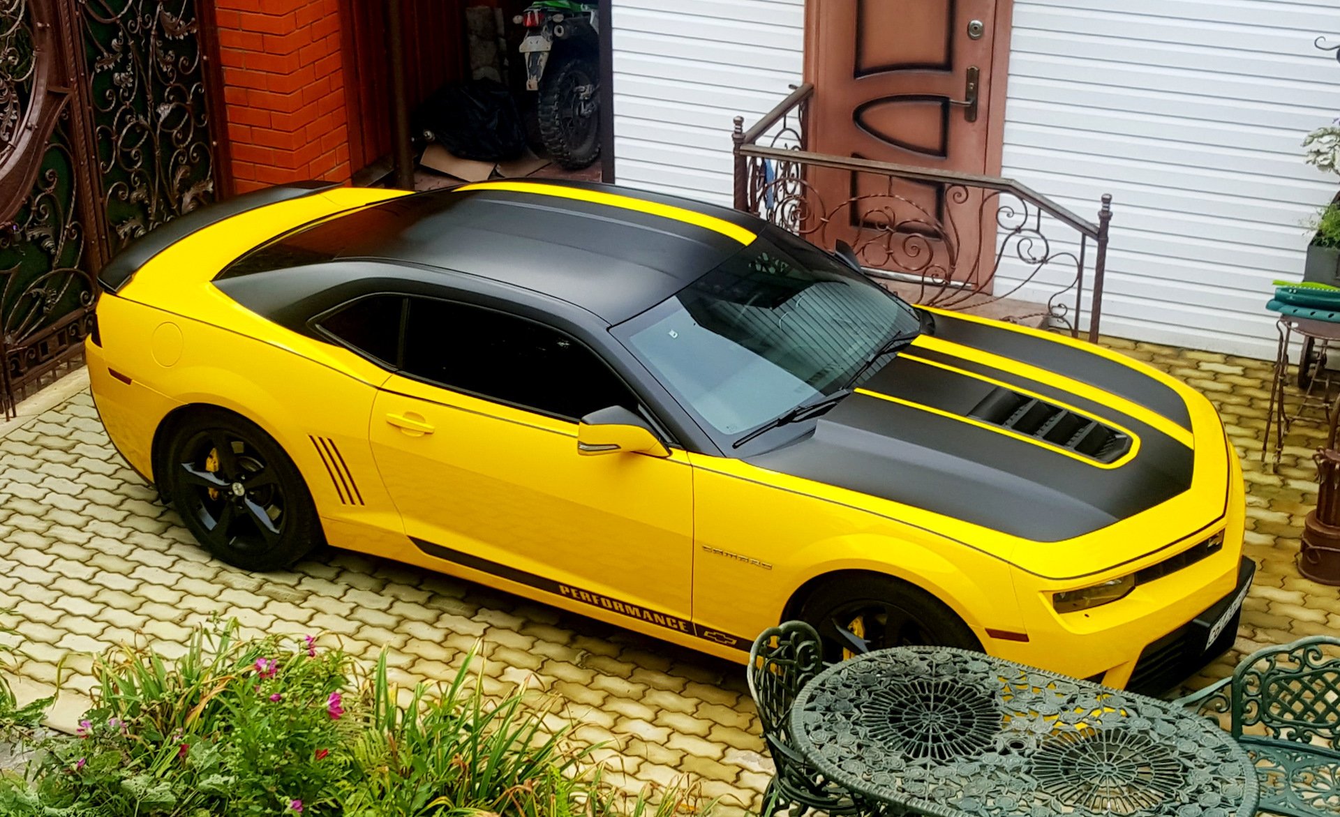 Тюнинг крыши. Шевроле Камаро 2022 желтый. Chevrolet Camaro 2020 желтый. Шевроле Камаро 6. Chevrolet Camaro SS 2014 жёлтый.