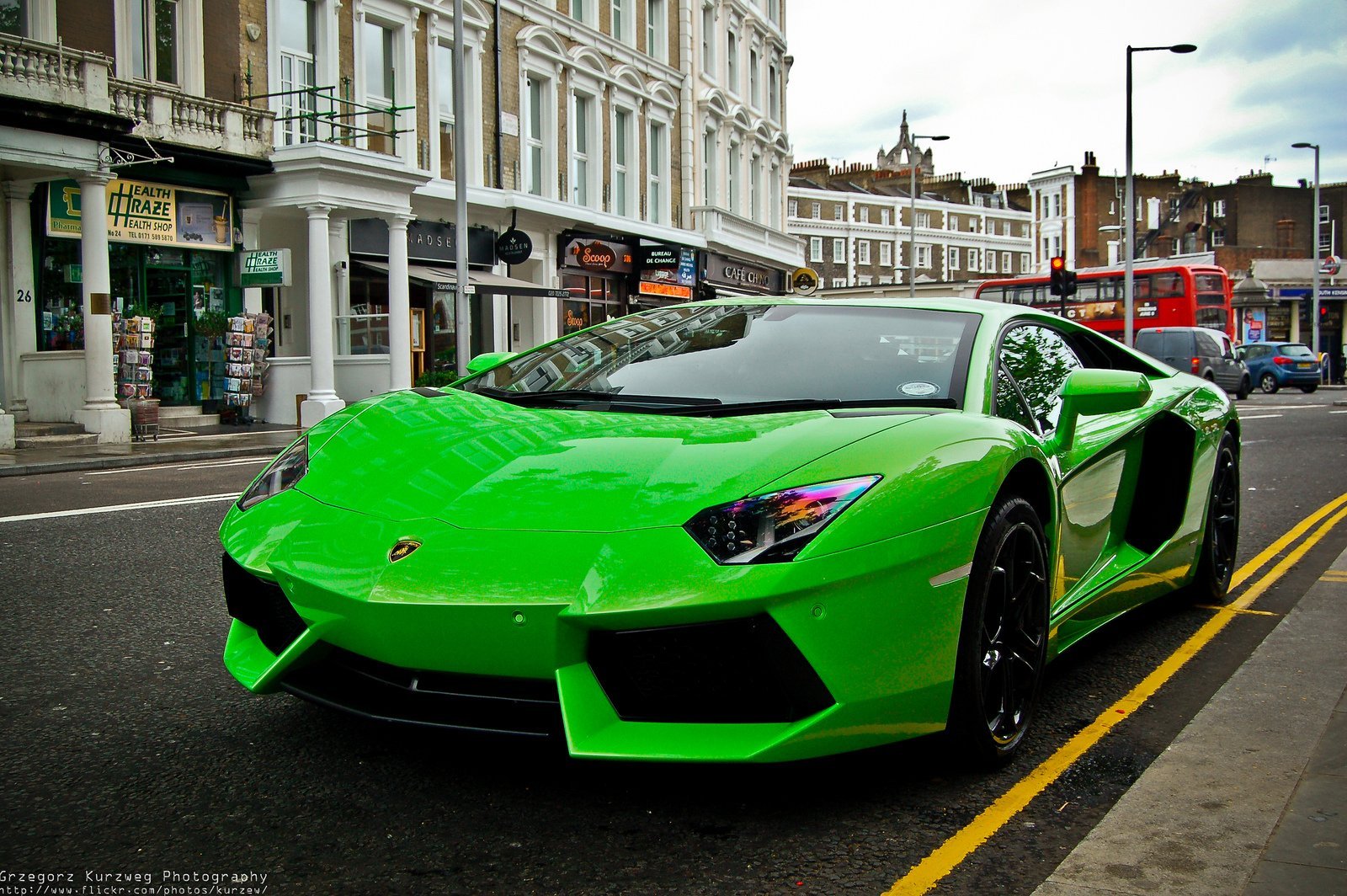 Кислотные машины. Ламборджини авентадор зеленая. Lamborghini Aventador зеленый. Ламборджини авентадор зеленого цвета. Кислотная Ламборджини.