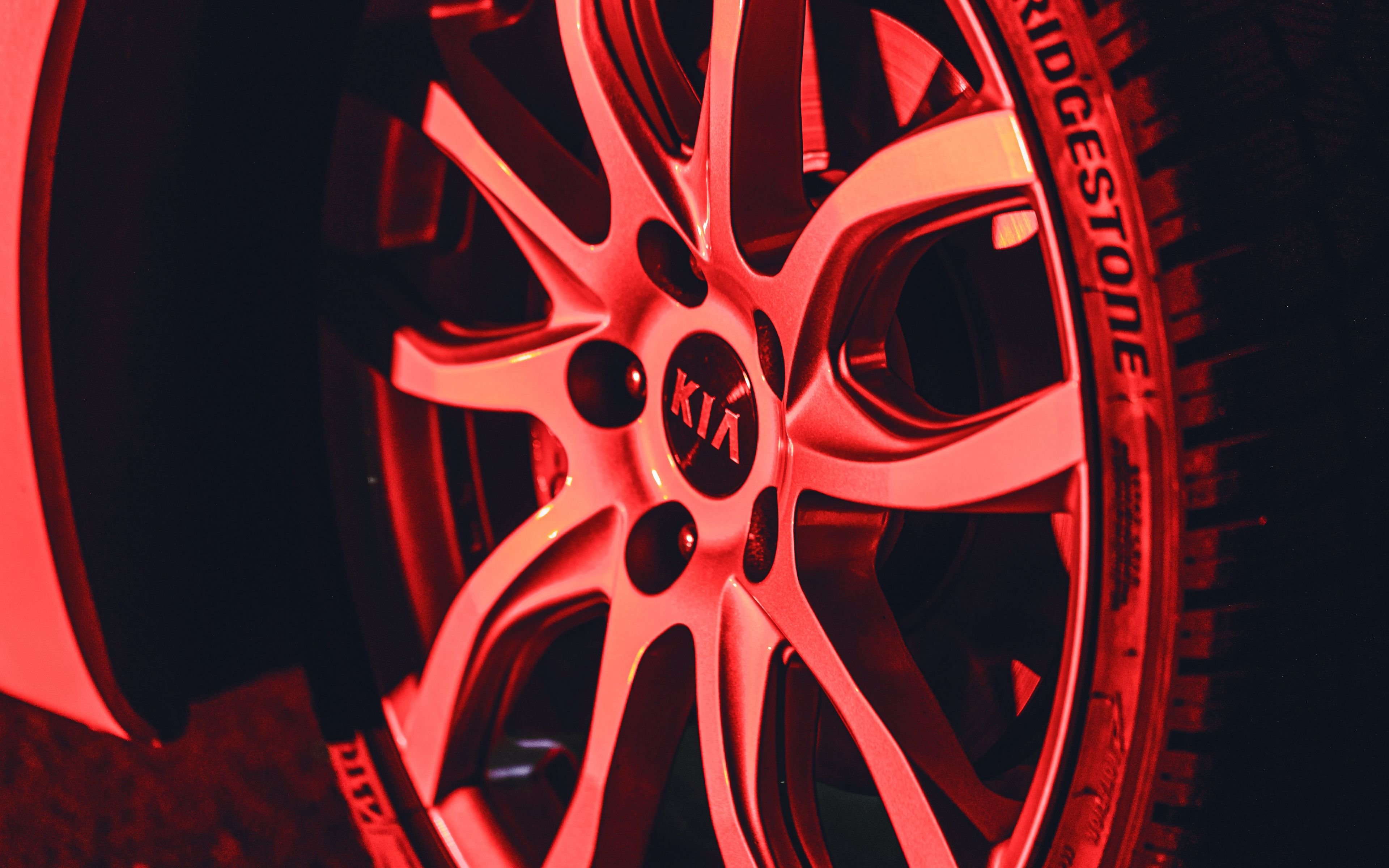 Red tyre. Колесо машины. Красивые колеса. Красное колесо. Колесо авто красный резина.