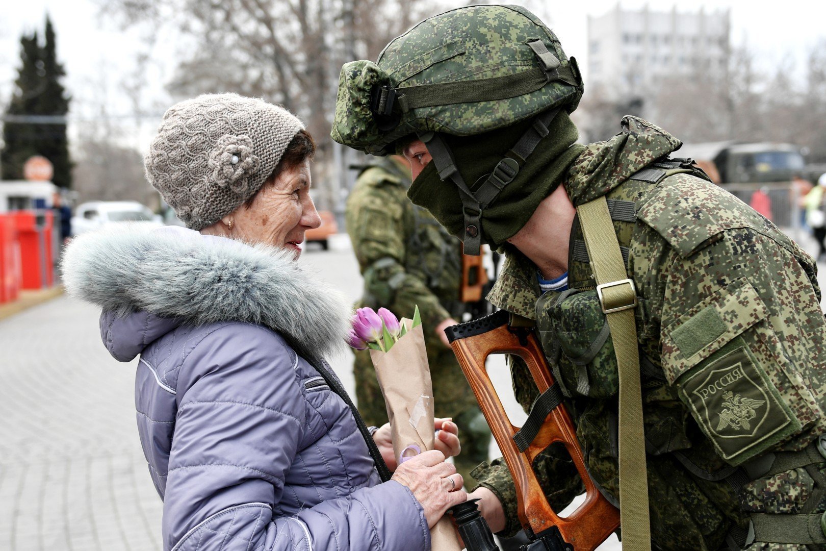 Вежливый герой. Вежливые люди. Добрые люди военные. Вежливые люди в Крыму. Вежливые люди 2014.