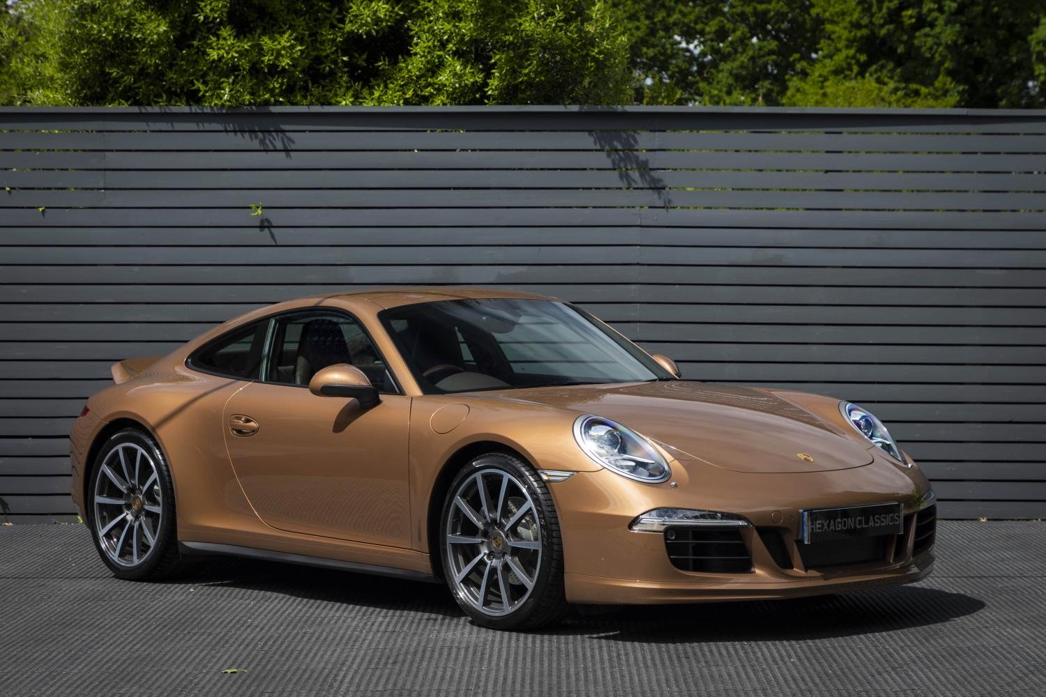 Купить порше купе. Порше 911 бронзовый. Порше 991. Porsche 911 2021 Brown. Порше 911 коричневый.