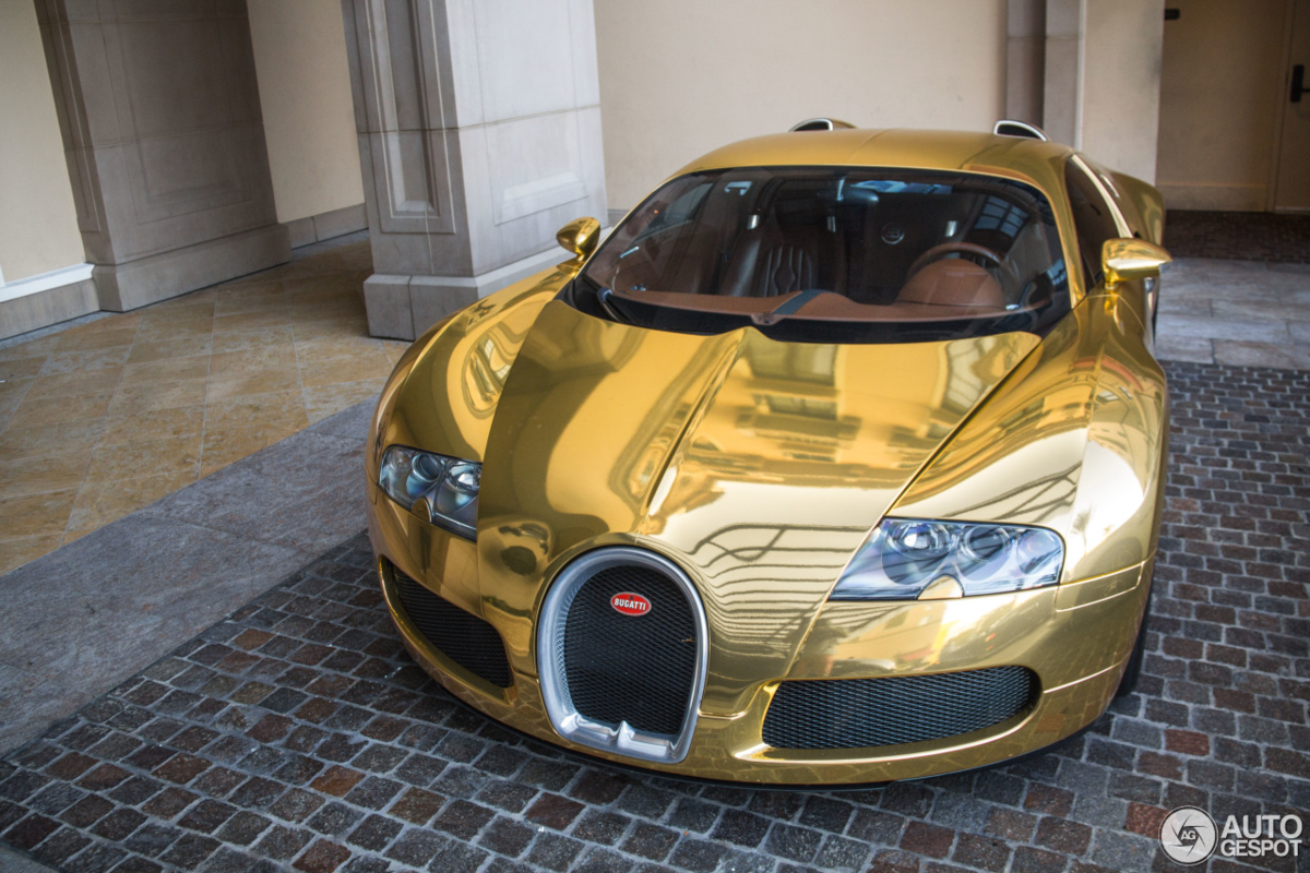 Bugatti Veyron Золотая. Бугатти Вейрон Gold. Бугатти Шерон Золотая. Машина Бугатти Вейрон Золотая.