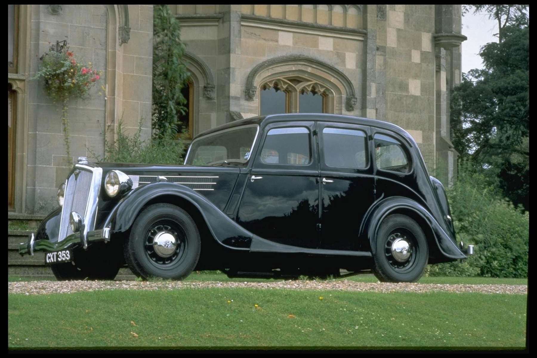 Английский машины купить. Wolseley 1938. Роллс Ройс Фантом 1938. Роллс Ройс Фантом 1948. Старинные английские автомобили.