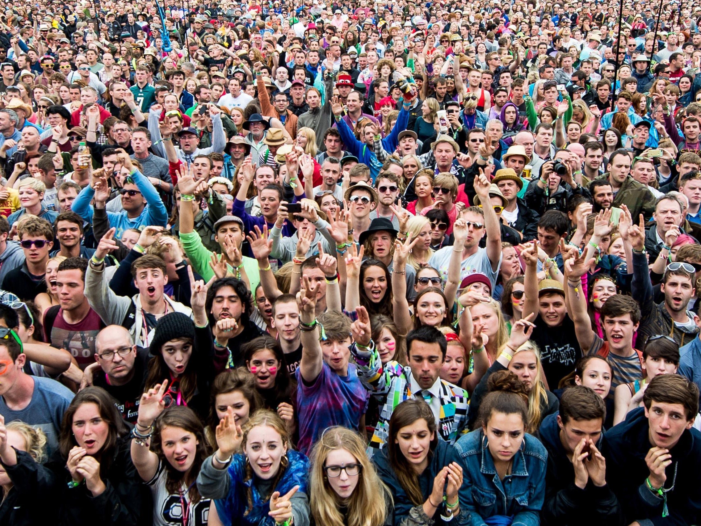 фотография толпы людей