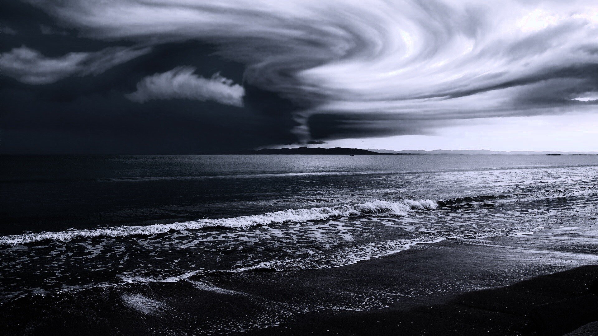 Далекий шторм. Энди Симмонс пейзаж море шторм. Шторм в океане. Ураган на море. Темное море.