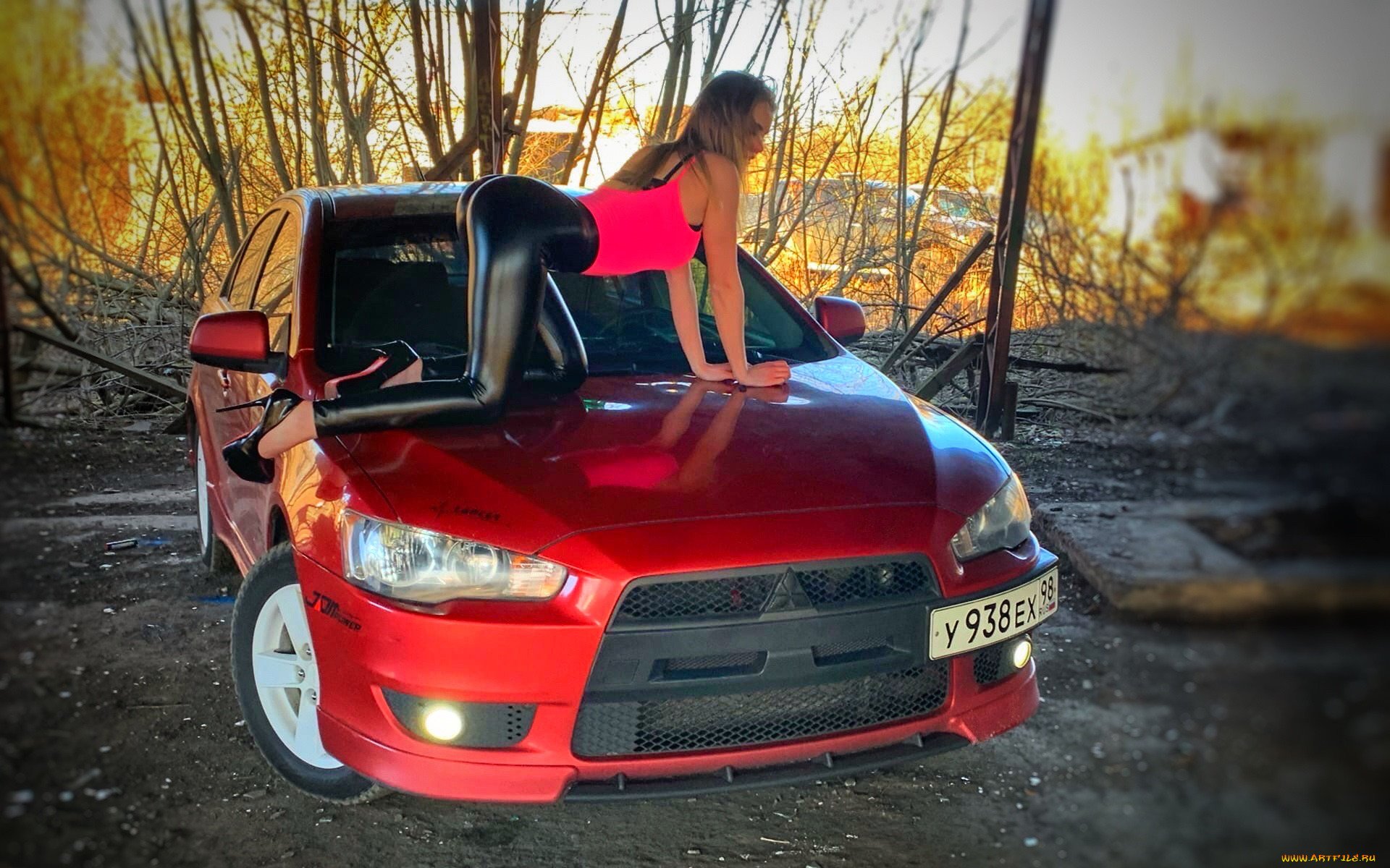 Mitsubishi Lancer x с девушкой