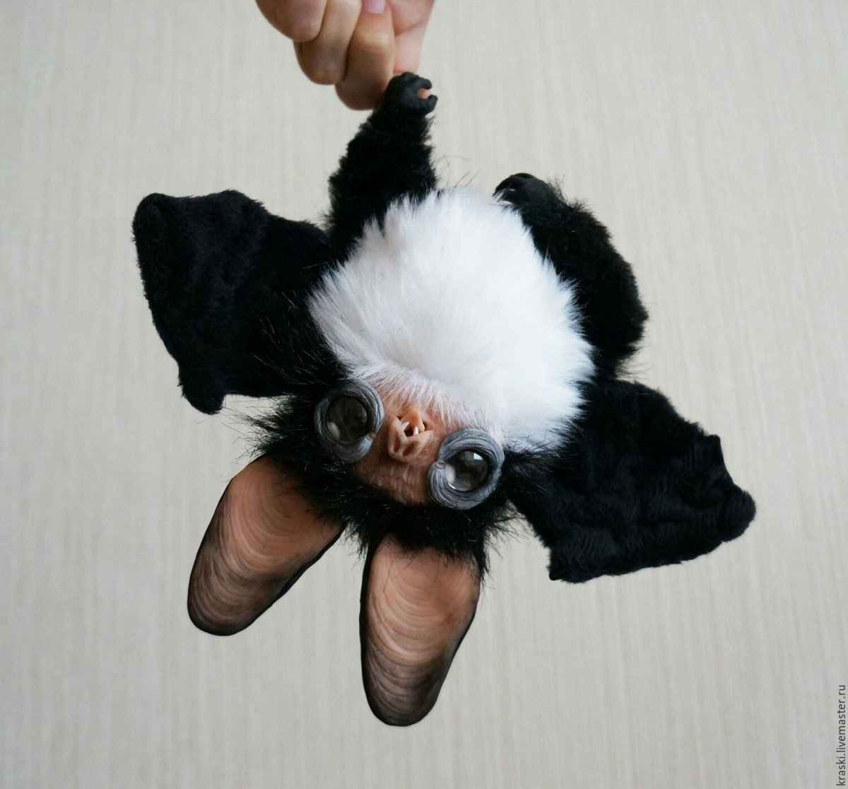 Летучая мышь игрушка из меха