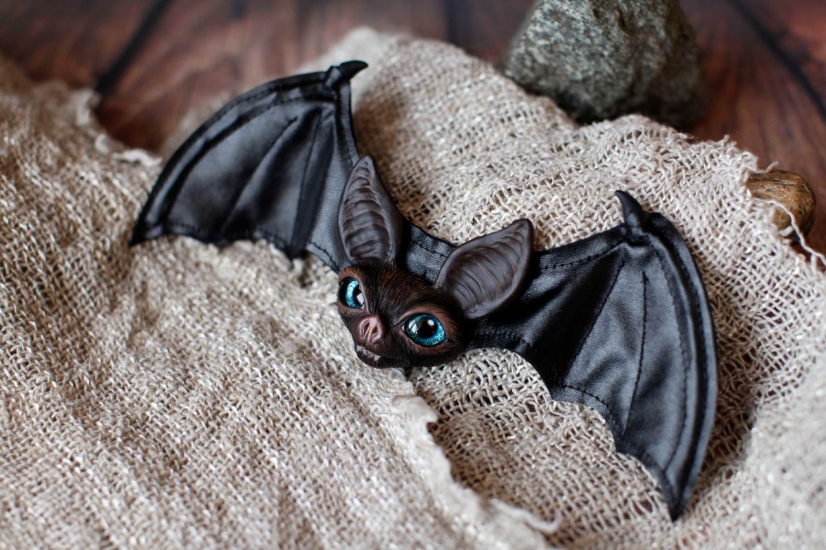 Летучая мышь из полимерной глины