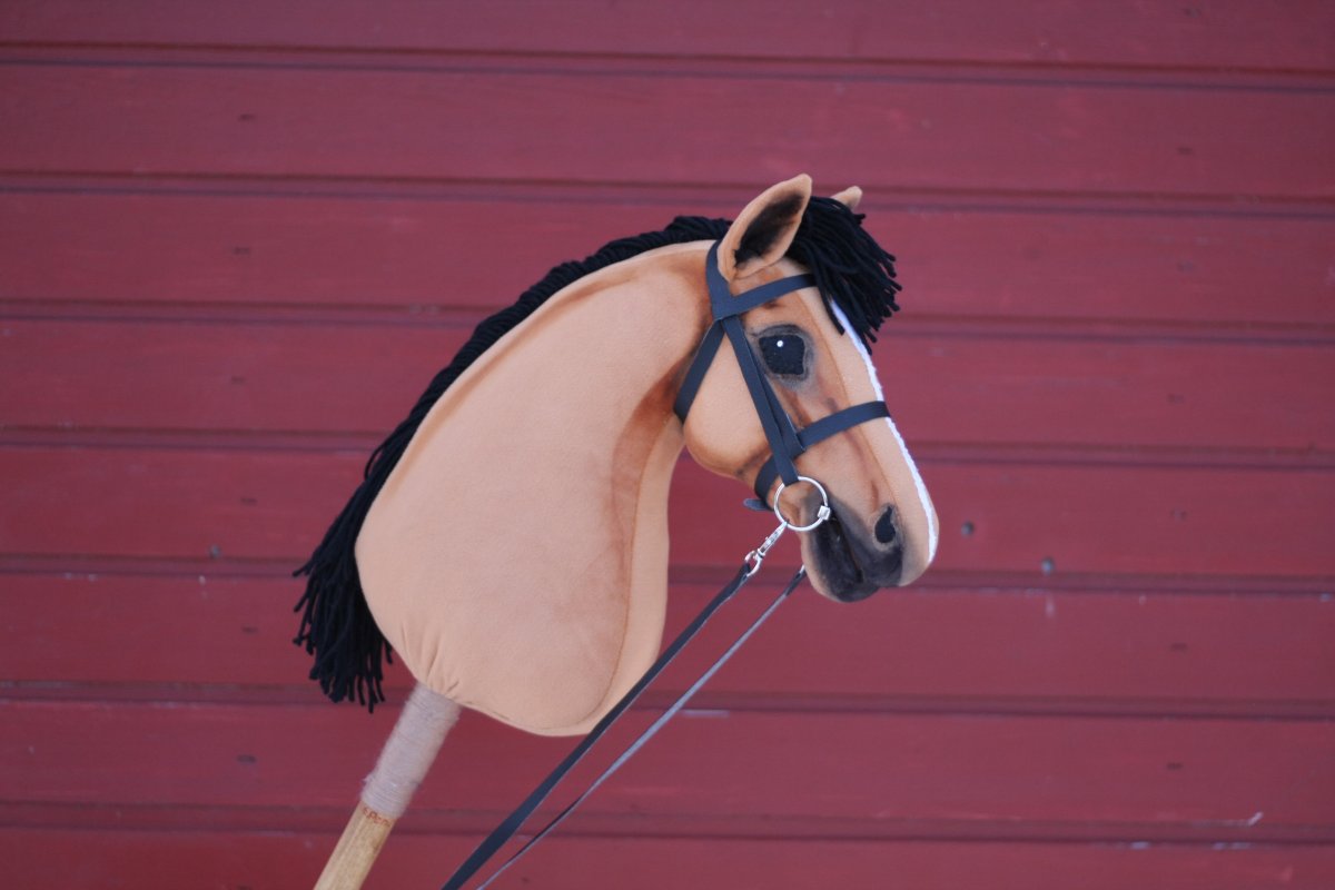 Белый Хоббихорс