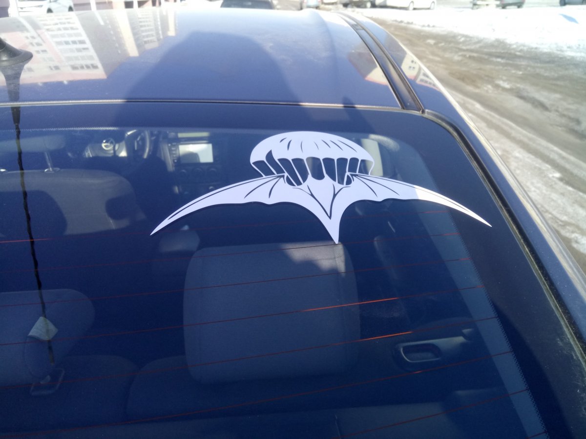 Летучая мышь наклейка на машину