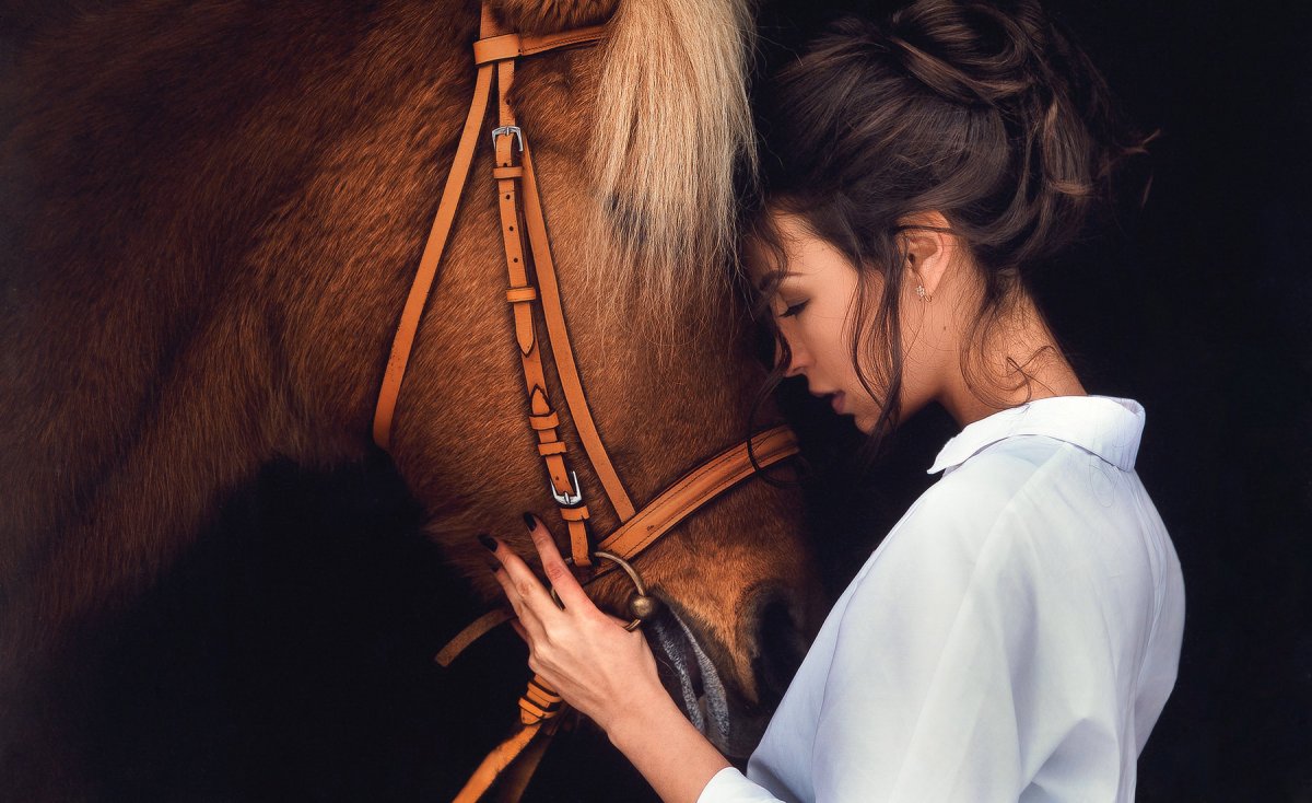 Женщина на лошади