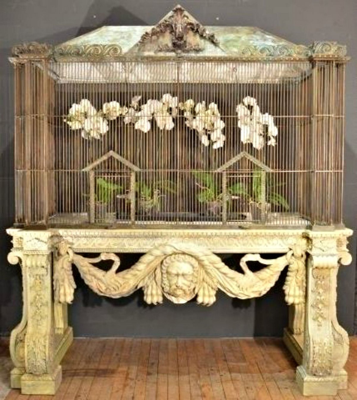 Декорированная клетка для птиц