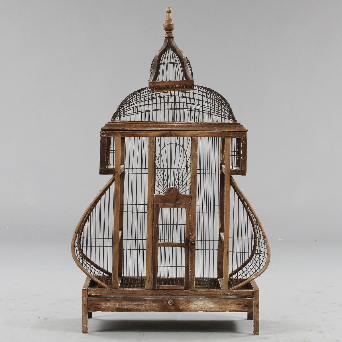 Красивая клетка для птиц