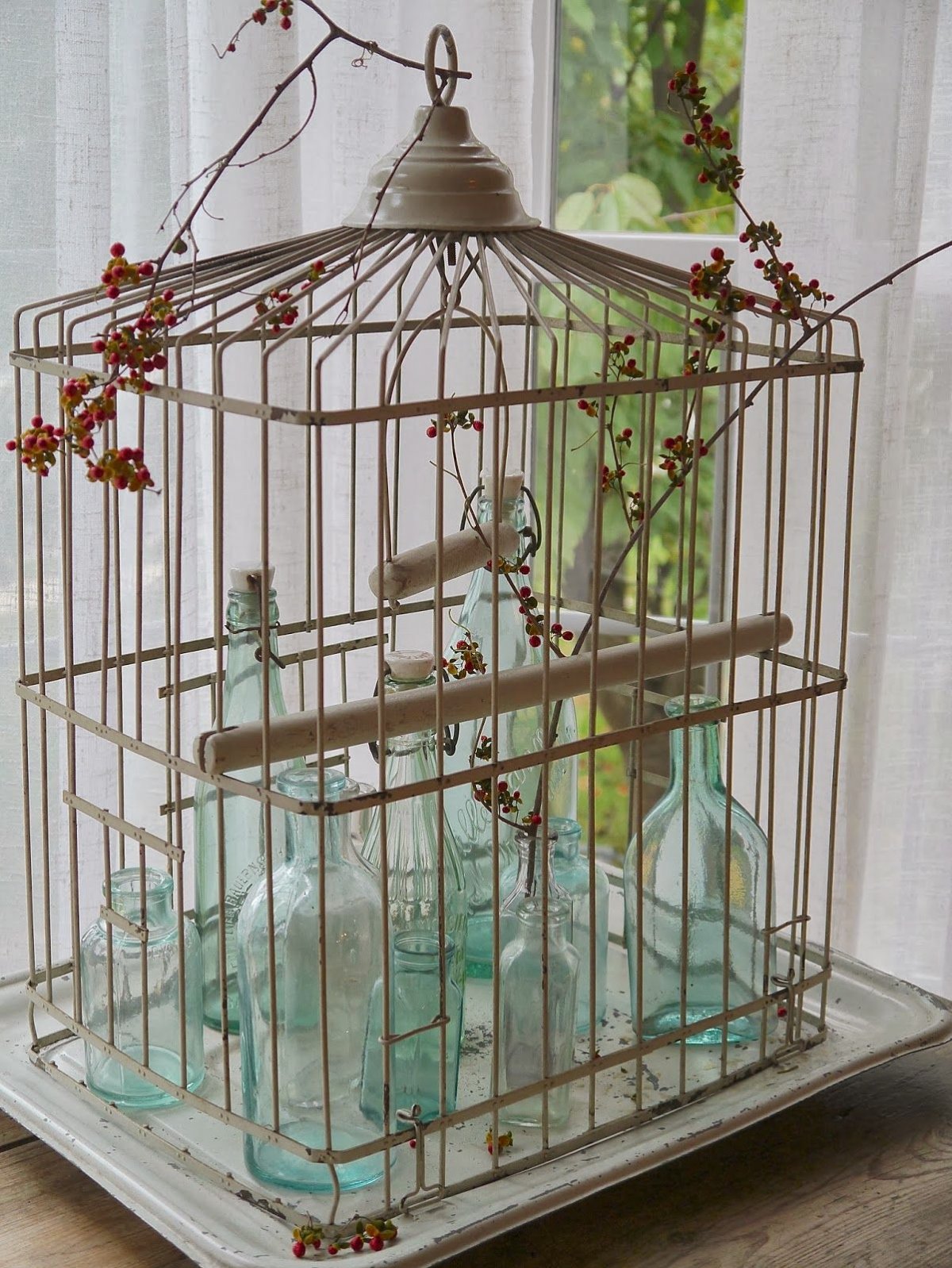 Декор с клеткой для птиц