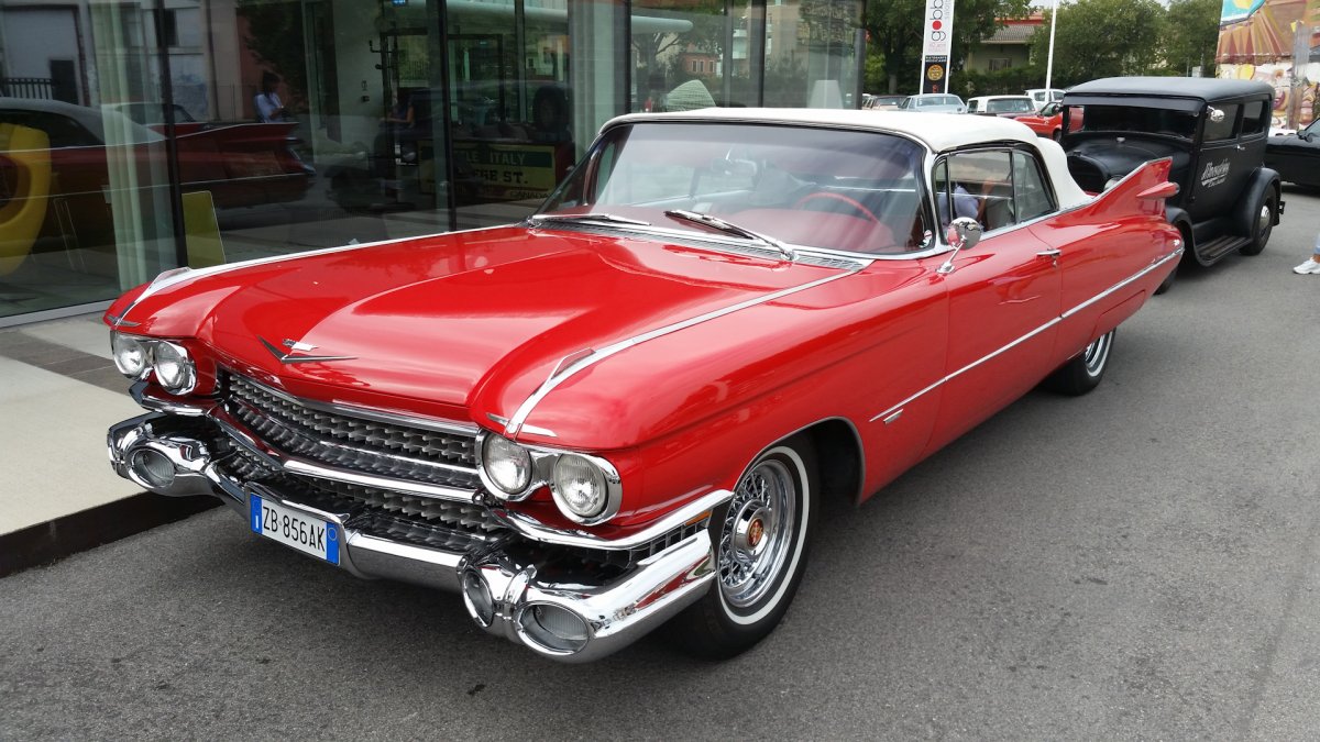 Кадиллак купе Девиль 1975