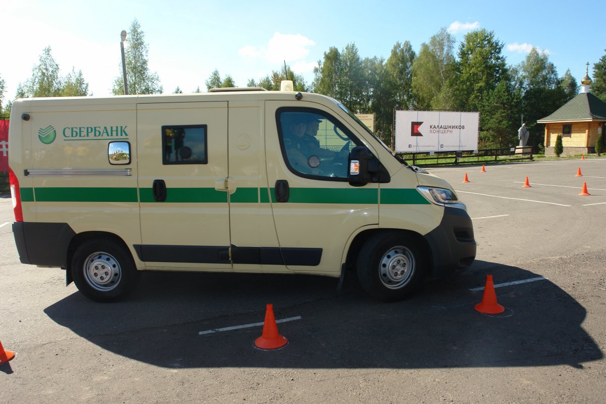 Инкассаторская машина РОСИНКАС