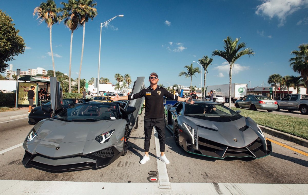 Парень на Ламборгини