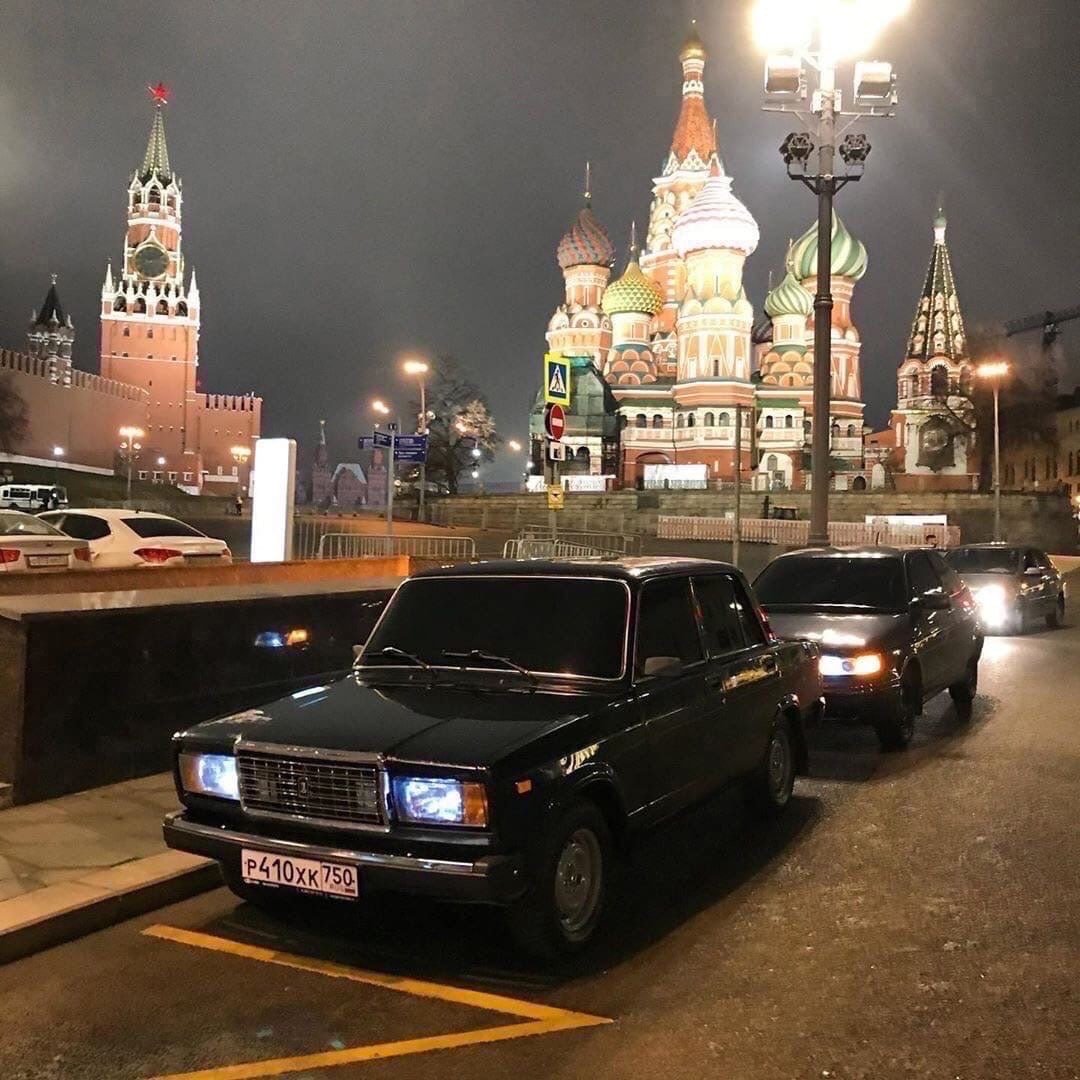 Мерседес 222 черный ночью