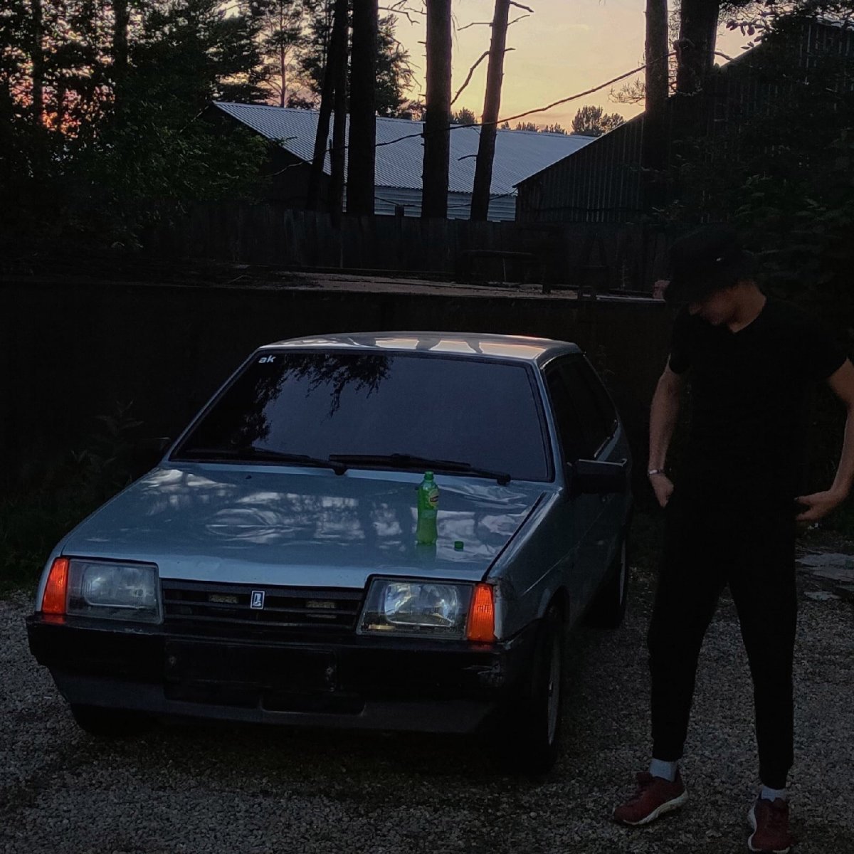 Чёрная дорогая машина