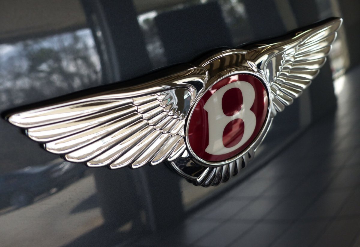 Коллекция автомобильных эмблем