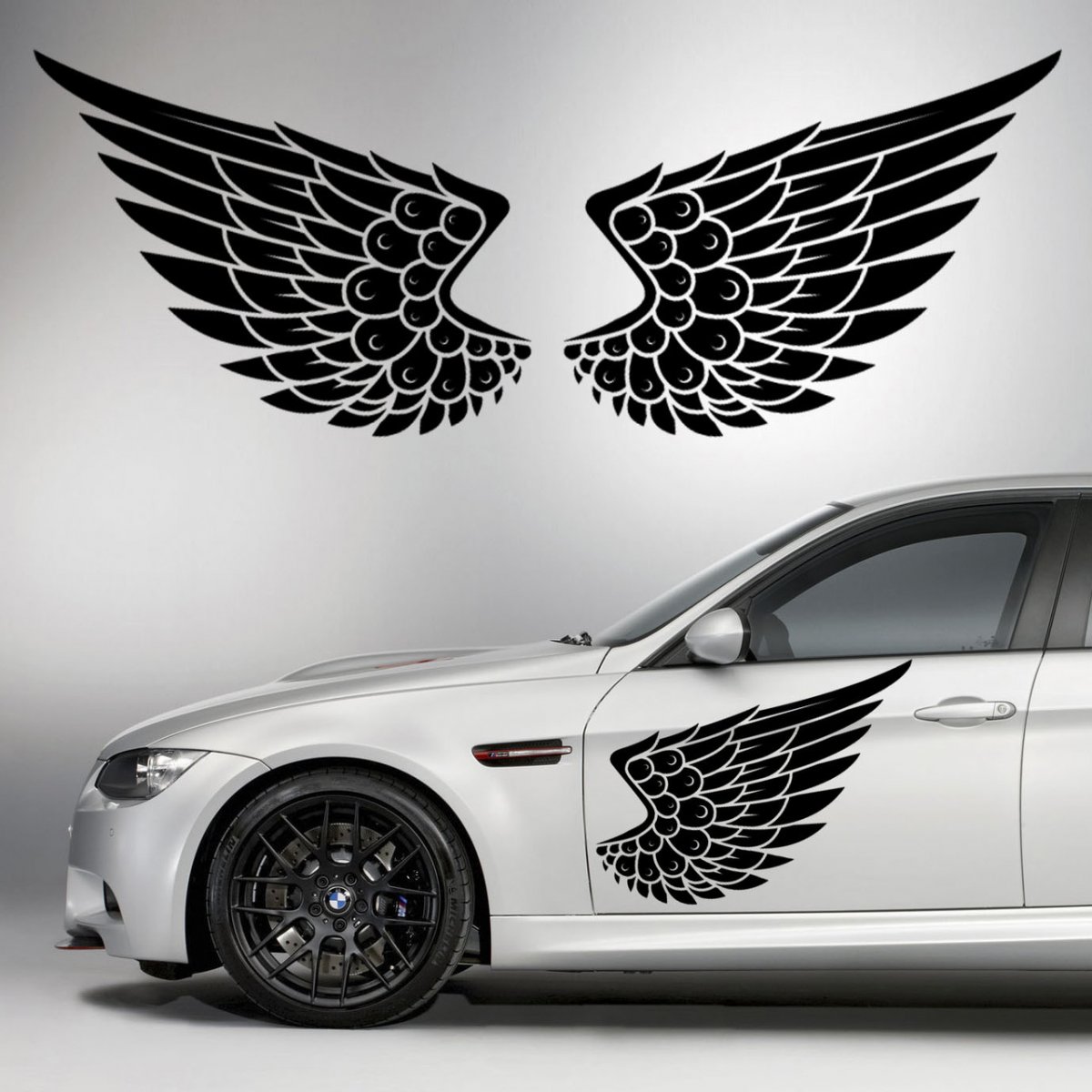 Марка машины с крыльями