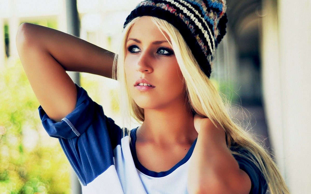 Женщина бабочка