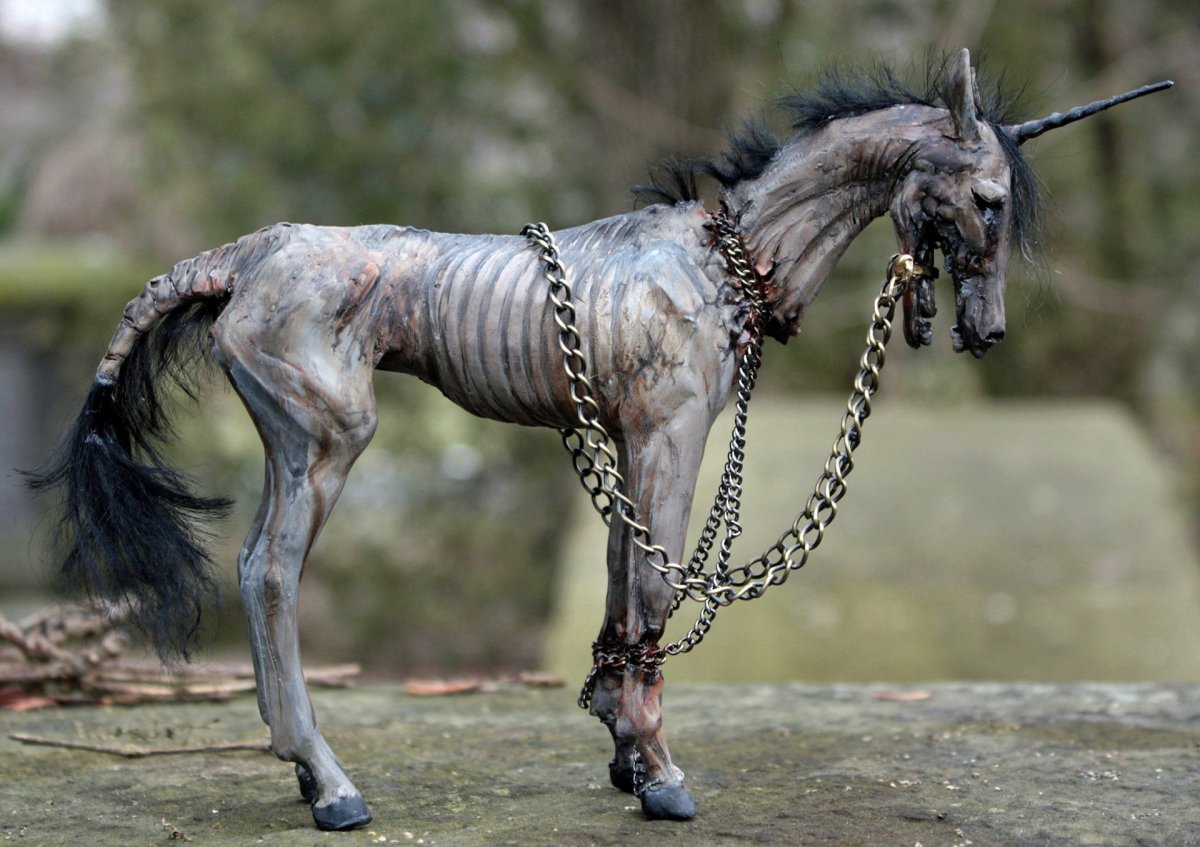 Долговязая лошадь игрушка