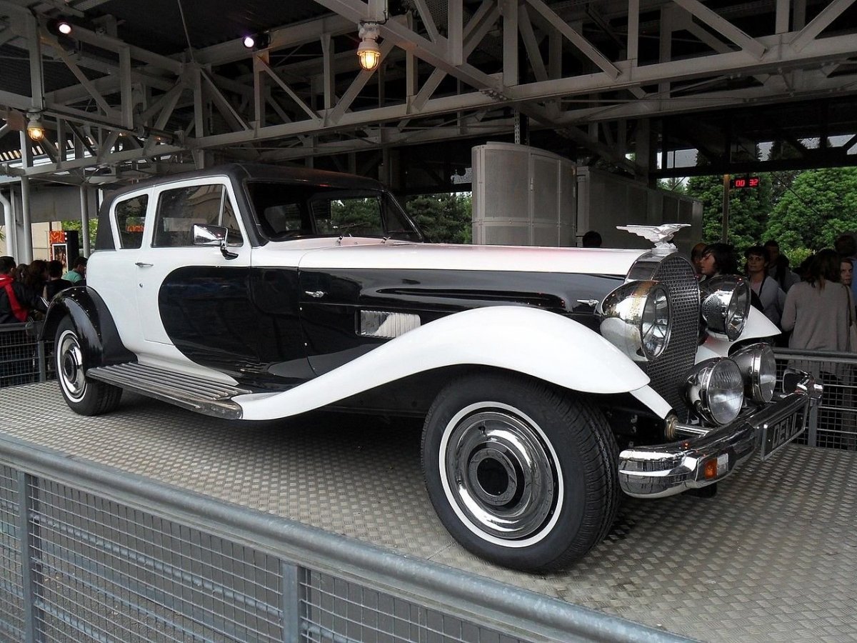 Круэлла Девиль машина