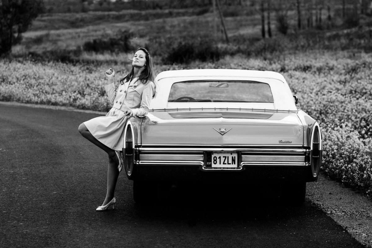 Женщина на Кадиллаке старые фото