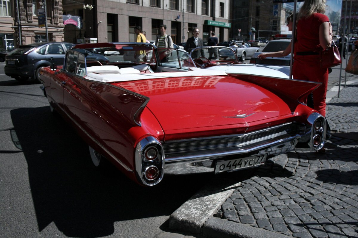 Автомобиль Cadillac 1960 года