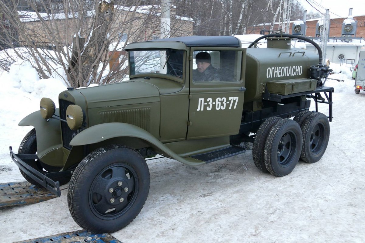 Полуторка в лесу