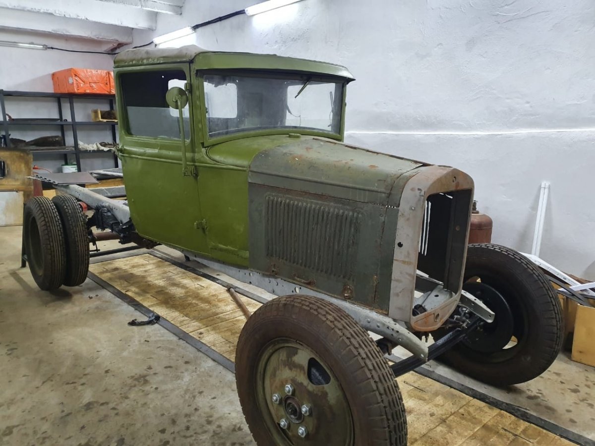 Полуторка машина