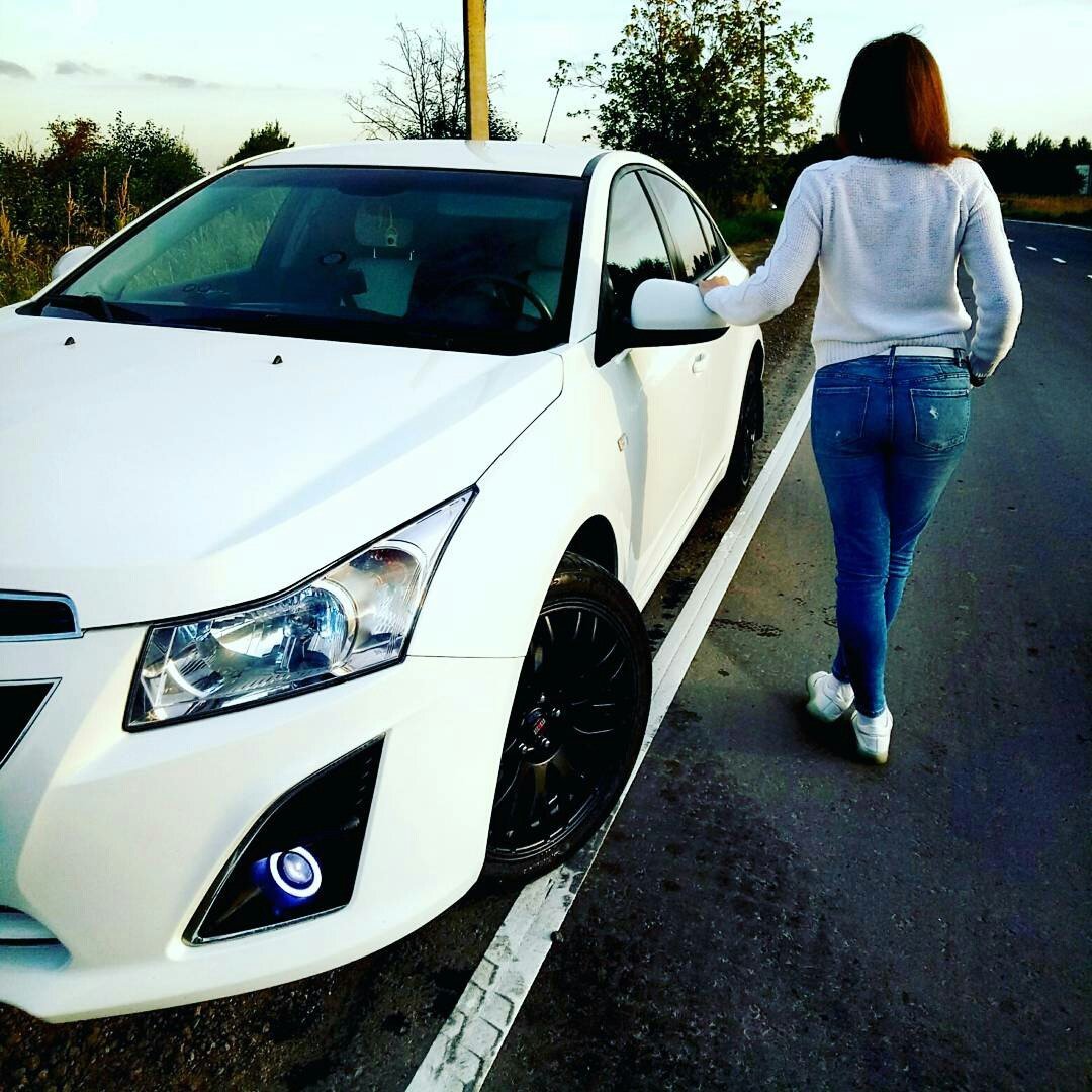 Белое авто обои