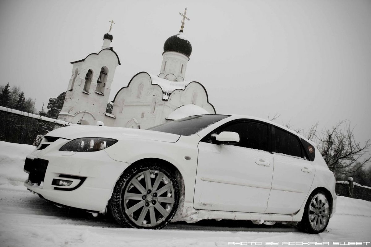 Фото белая машина Гия