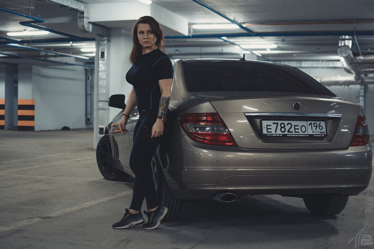 Мерседес w211 и девушки