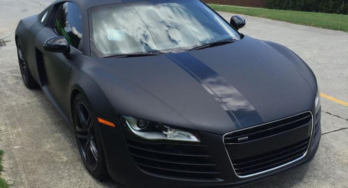 Ауди р8 черная матовая