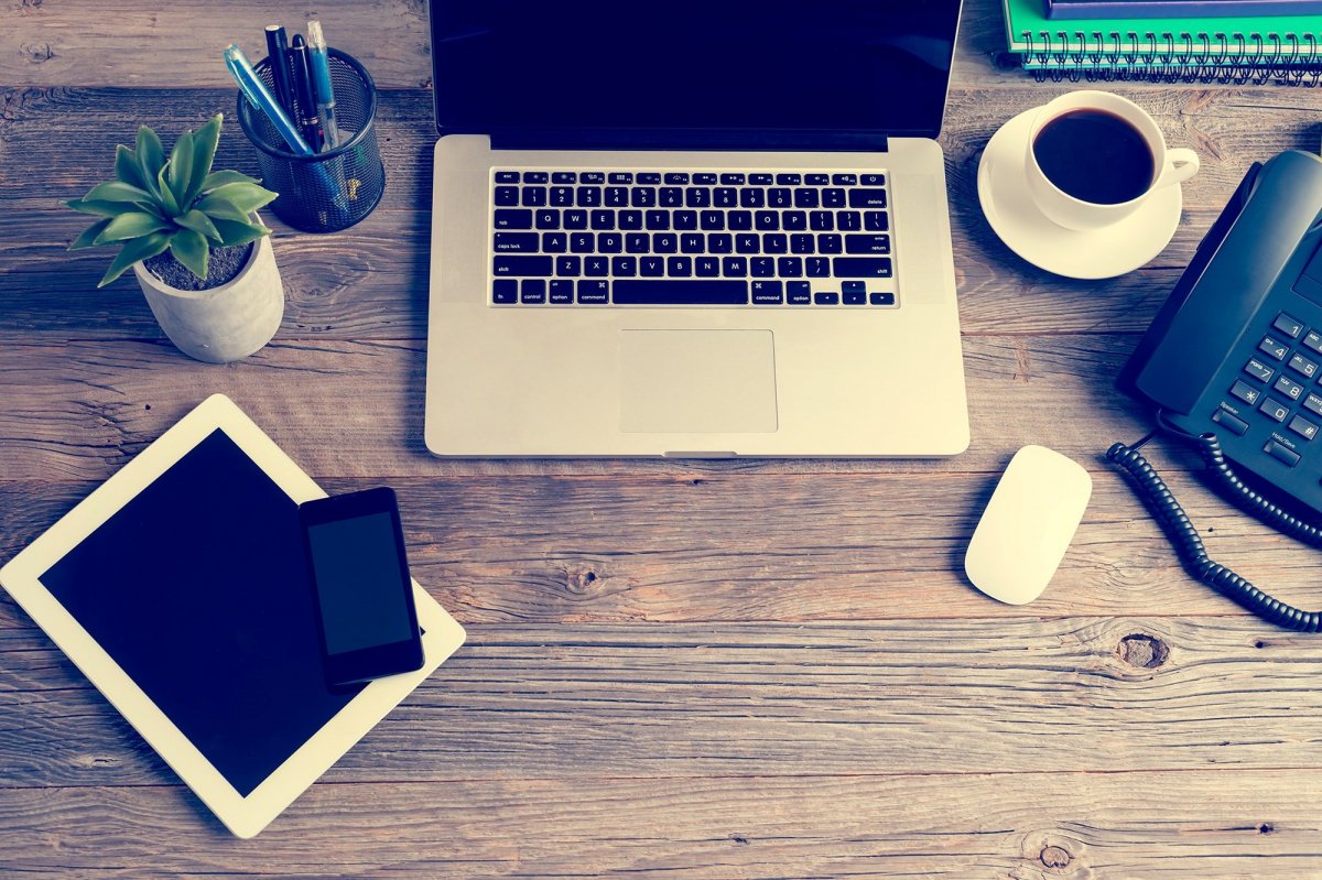 Ноут на столе