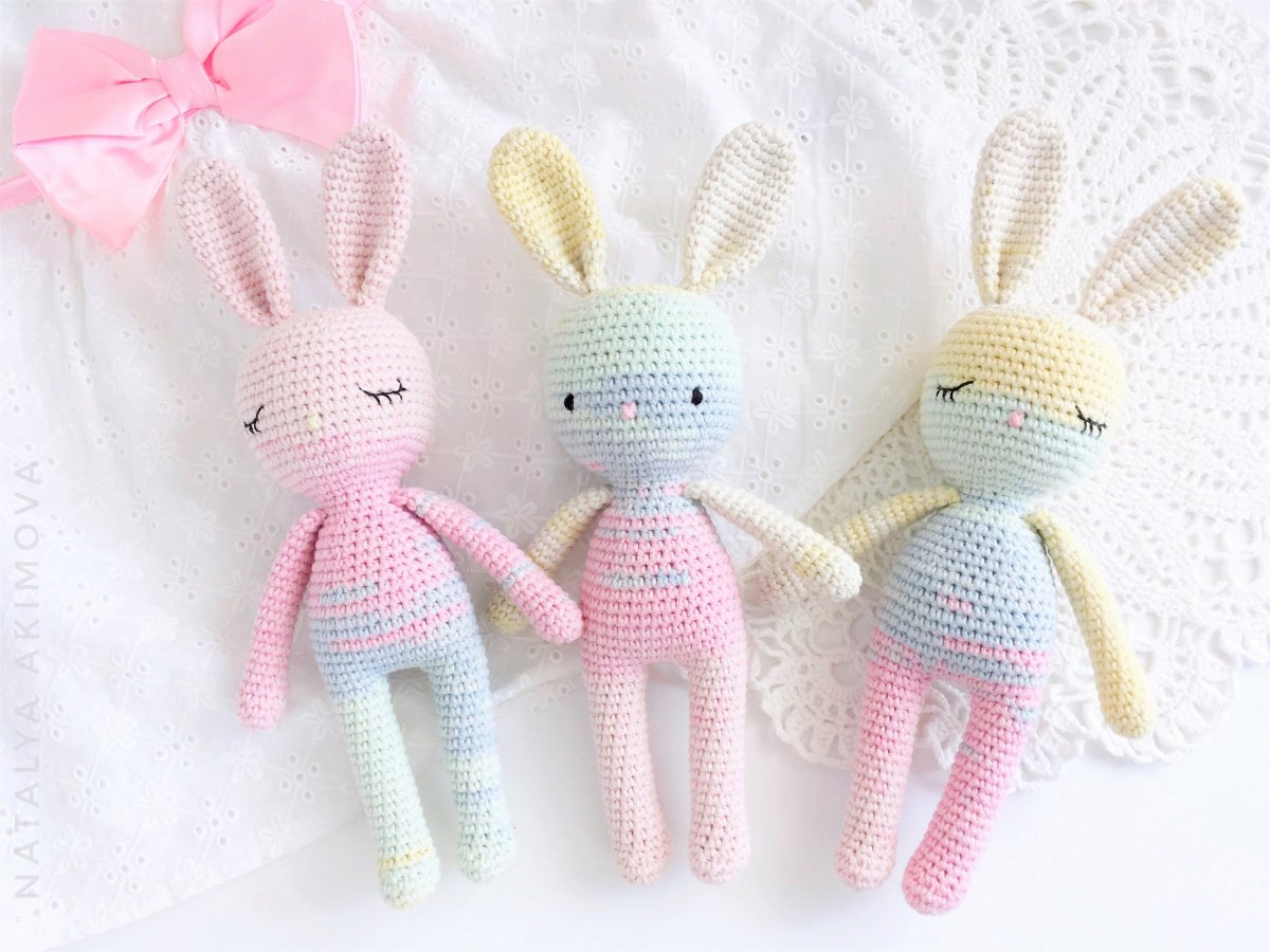 Игрушка вязаная бирюзовая