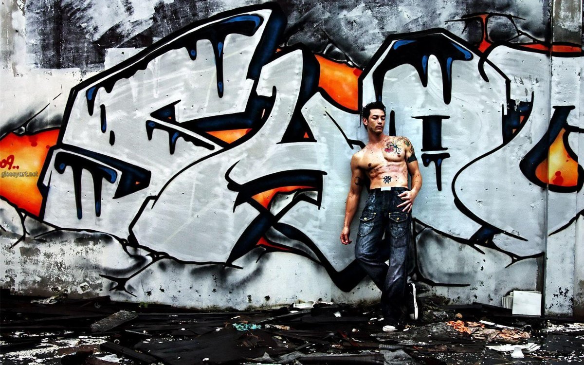 Анонимус с сигаретой