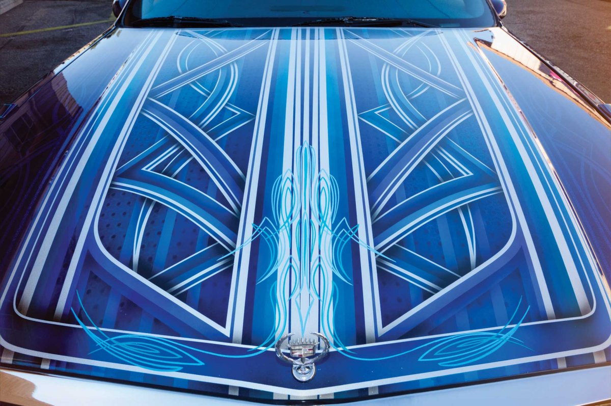 Узоры на черной машине