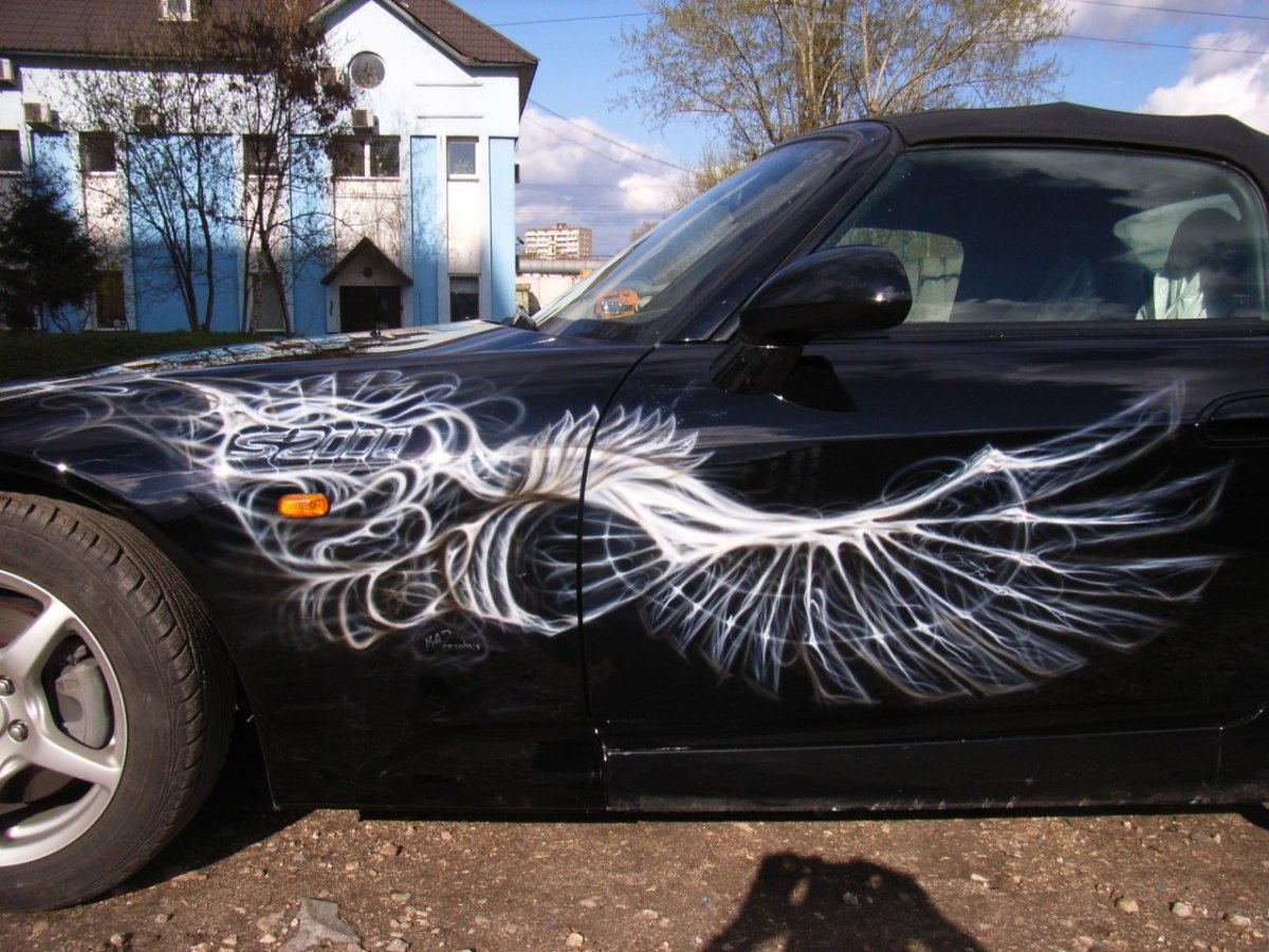 Наклейки на белый автомобиль