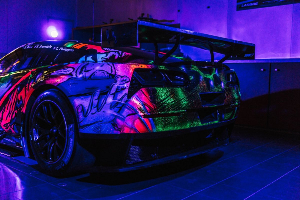 Неоновый Додж Челленджер