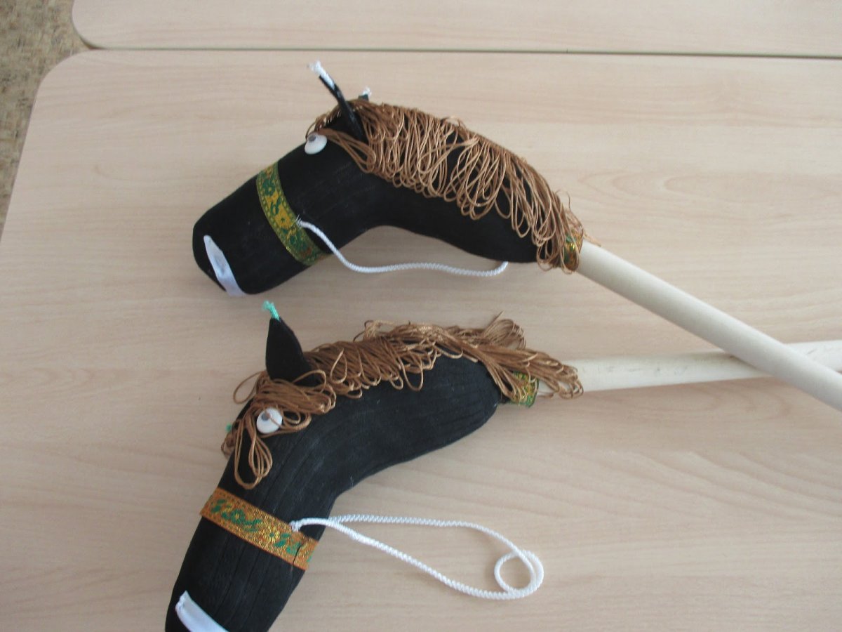 Лошадь из носка на палке