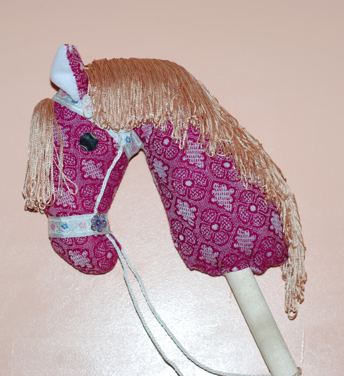 Лошадки на палочках из фетра