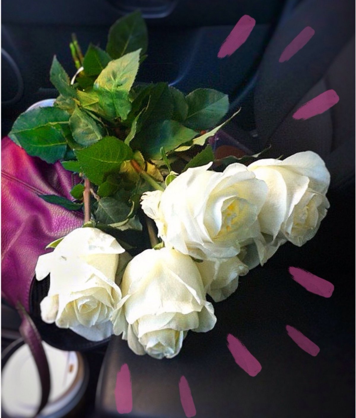 Букет цветов в машине