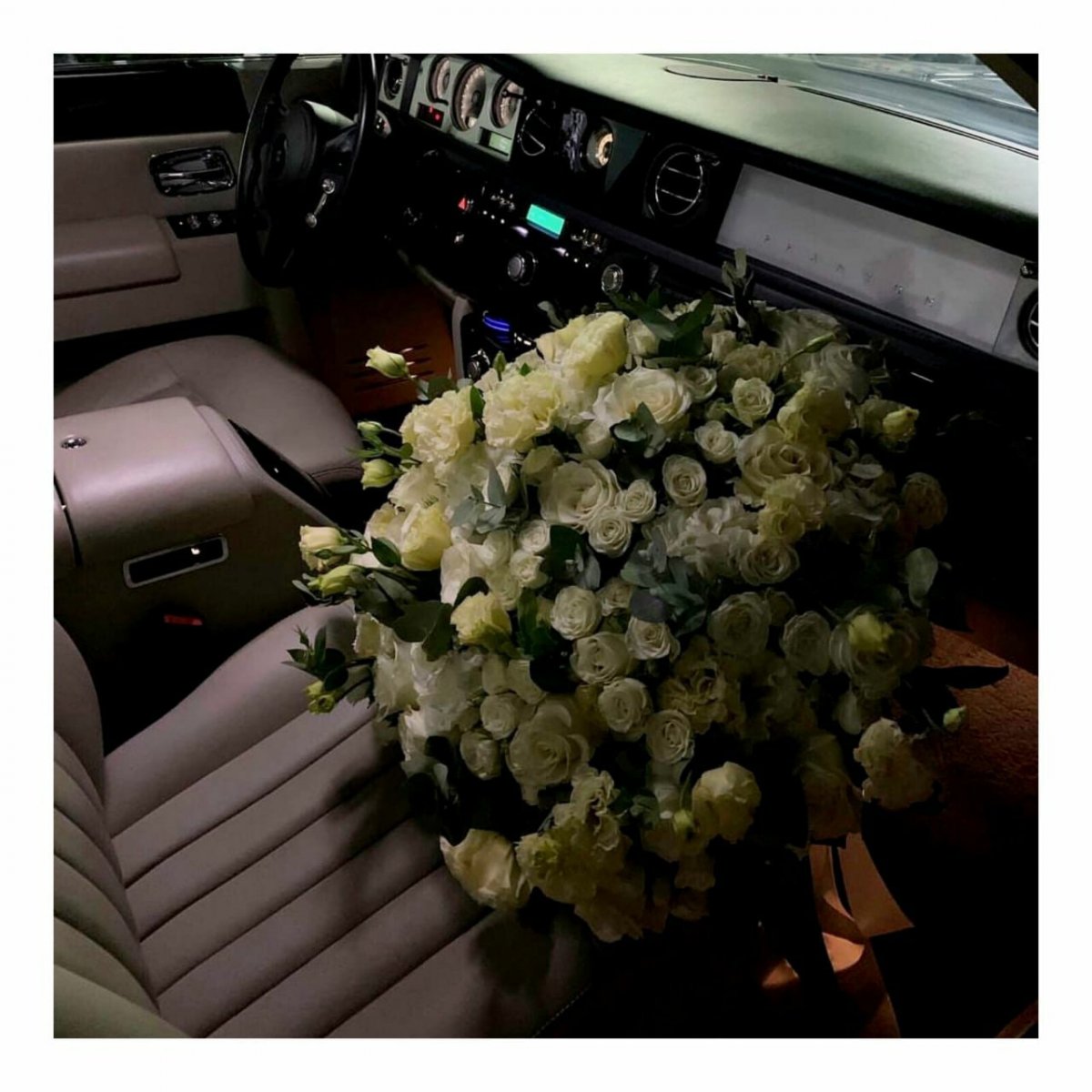 Пионы в машине