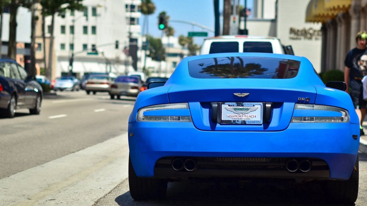 Астон Мартин Vantage 2020