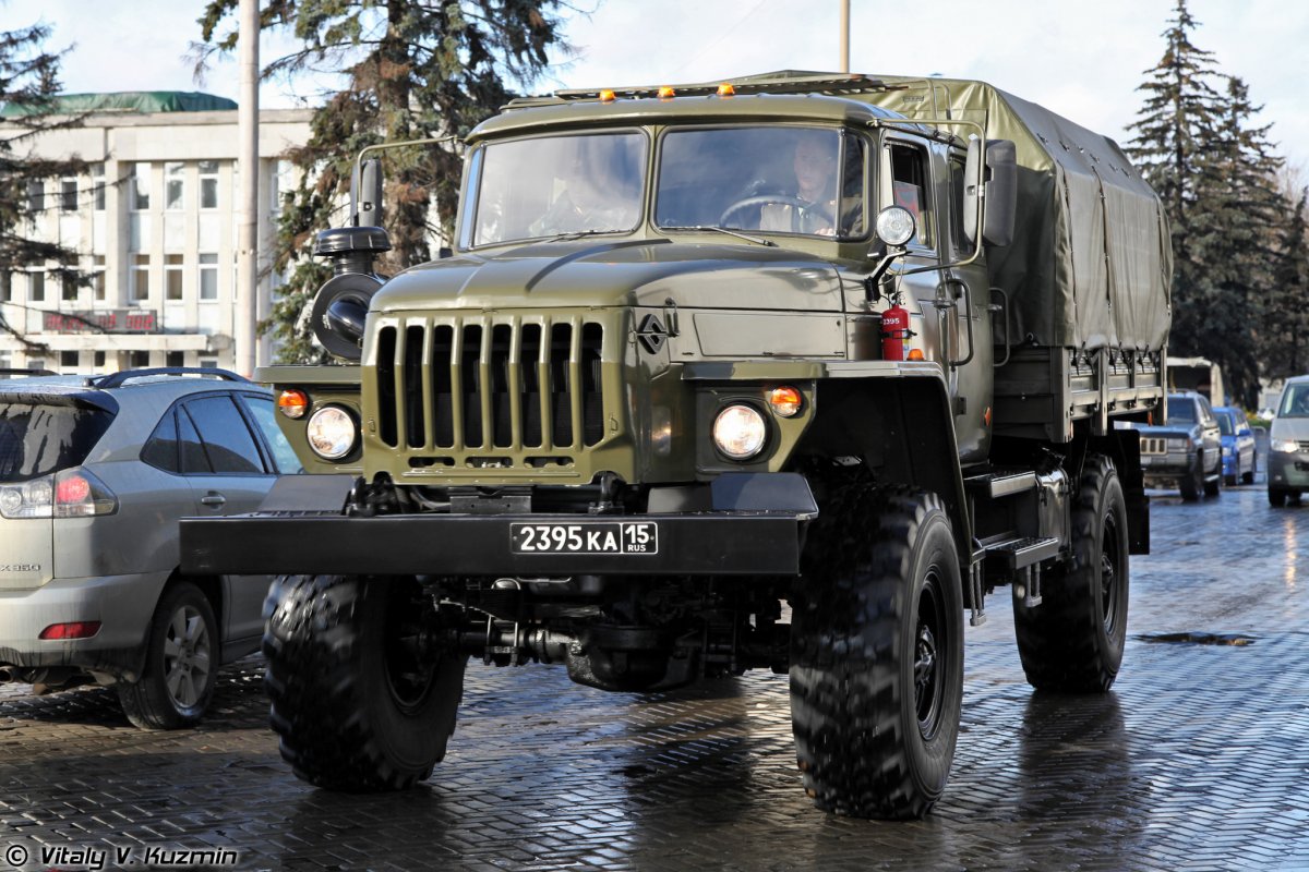 Автомобиль Урал Урал 4320