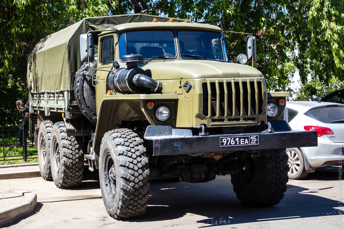 Военный тягач Урал 4320