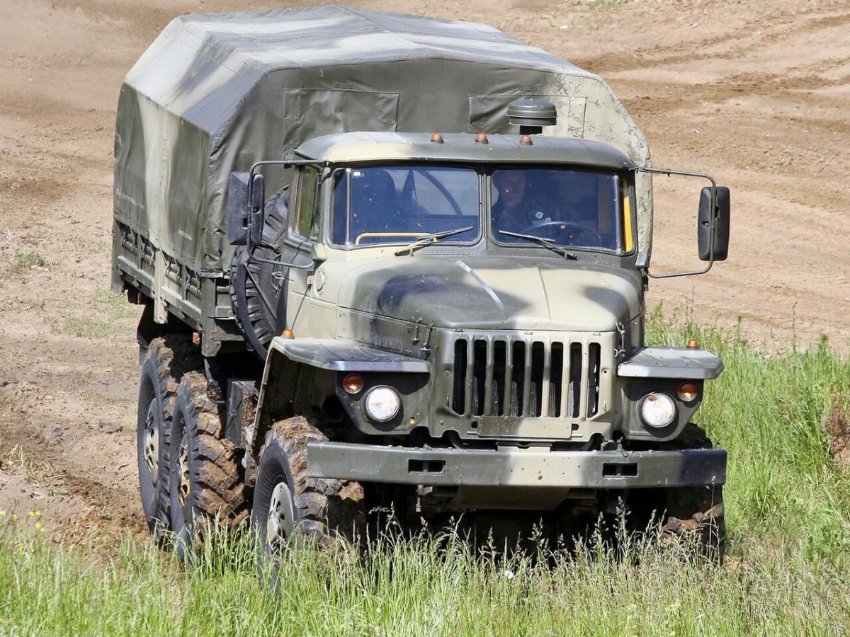 Урал 43204 трубовоз